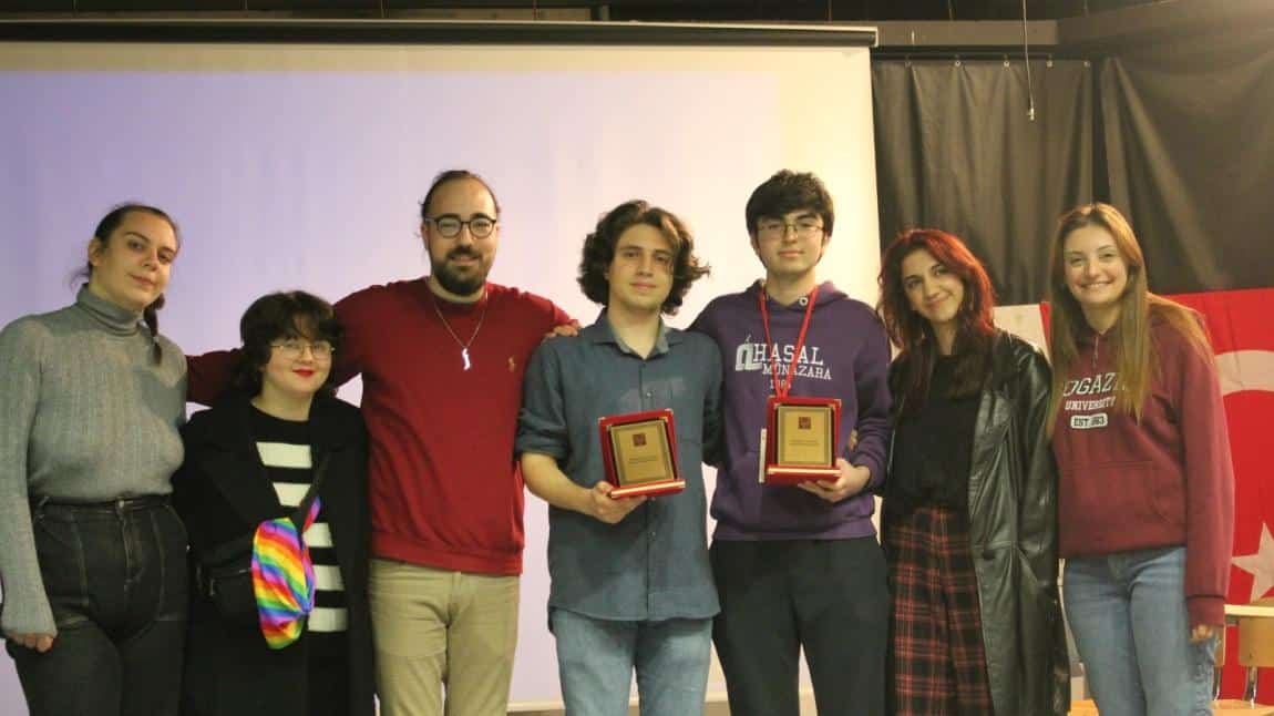 İstanbul Geneli Liseler Arası İngilizce Münazara Turnuvasında Şampiyon Olduk